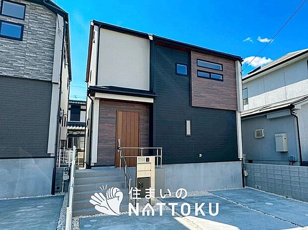 【現地写真(外観)【1号地】】雨で汚れを落とし、耐久性・耐候性に優れた外壁を使用しています。