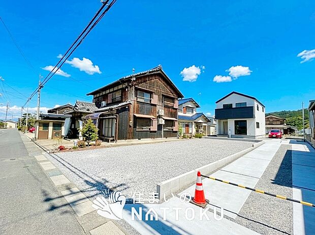 【現地写真（前道含む外観）】健康被害に配慮したもっとも安全性の高い建材を採用し、シックハウス対策をしております。