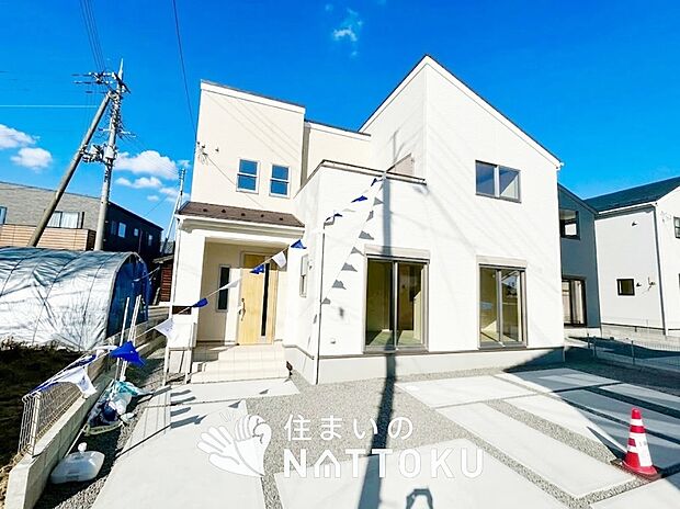 【現地写真(外観)【1号地】】雨で汚れを落とし、耐久性・耐候性に優れた外壁を使用しています。