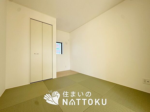 【現地写真（和室）】大壁仕様の新和室。くつろぎの空間です。