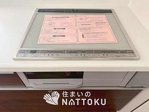 【ビルトインコンロ】フラットな構造で清掃性が高く、過熱防止センサー付３口タイプで日頃の家事も快適です。