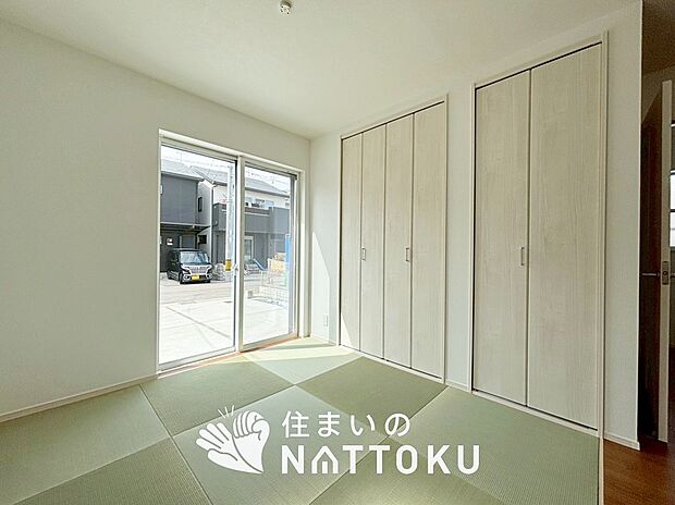 【現地写真（和室）】大壁仕様の新和室。くつろぎの空間です。