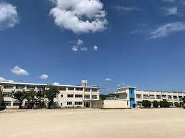 富田林市立大伴小学校（約1,900m）