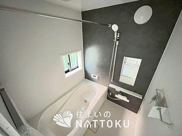 【現地写真（浴室）】浴室暖房乾燥機付き。１坪タイプで広々です。