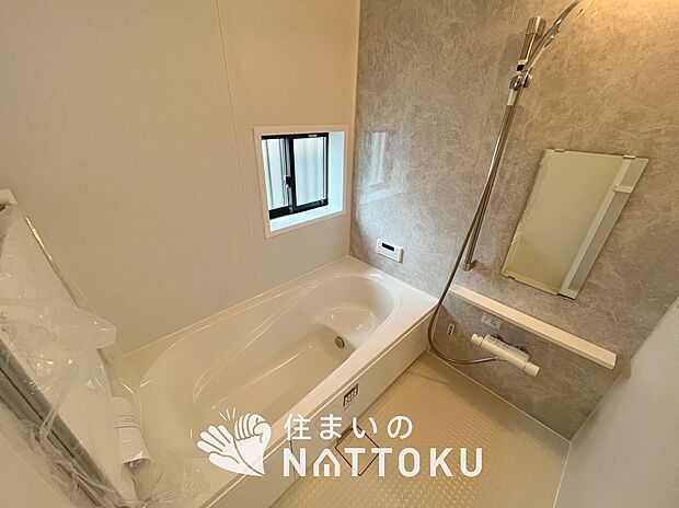 【現地写真（浴室）】浴室暖房乾燥機付き。１坪タイプで広々です。