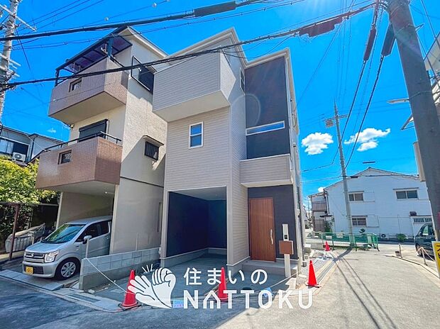 【現地写真(外観)】雨で汚れを落とし、耐久性・耐候性に優れた外壁を使用しています。