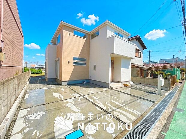 【現地写真（前道含む外観）】健康被害に配慮したもっとも安全性の高い建材を採用し、シックハウス対策をしております。