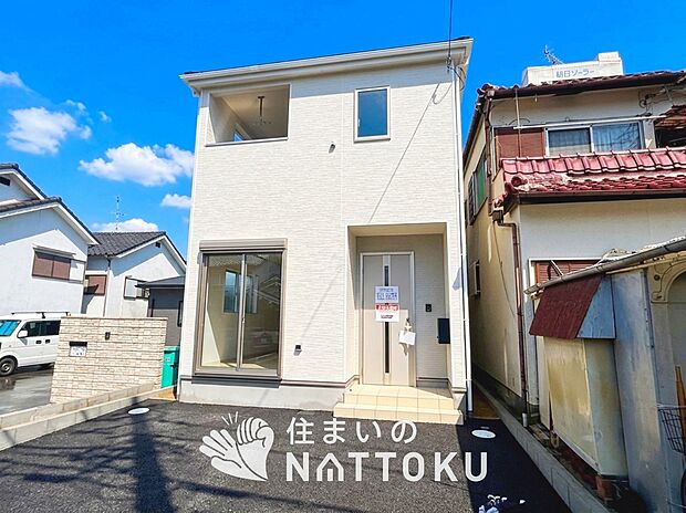 【現地写真(外観)】雨で汚れを落とし、耐久性・耐候性に優れた外壁を使用しています。