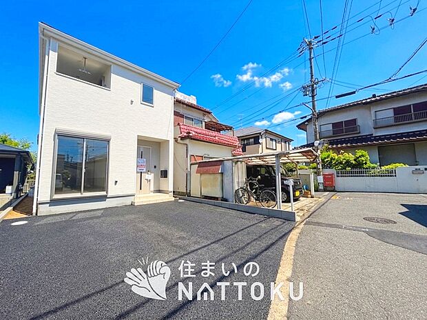 【現地写真(前道含む外観)】健康被害に配慮したもっとも安全性の高い建材を採用し、シックハウス対策をしております。