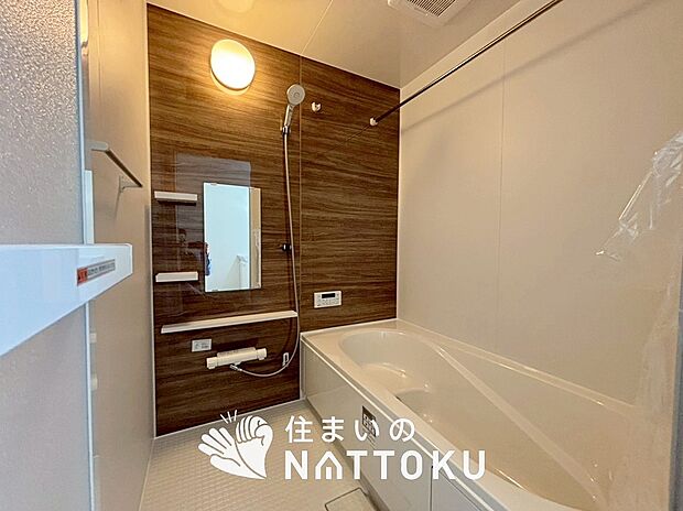 【現地写真（浴室）】浴室暖房乾燥機付き。１坪タイプで広々です。