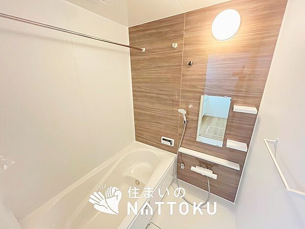 【現地写真（浴室）】浴室暖房乾燥機付き。１坪タイプで広々です。