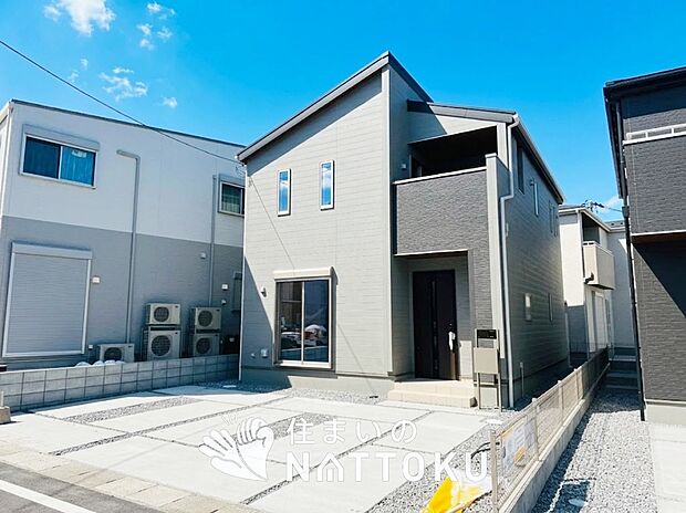 【現地写真（外観）【１号地】】雨で汚れを落とし、耐久性・耐候性に優れた外壁を使用しています。