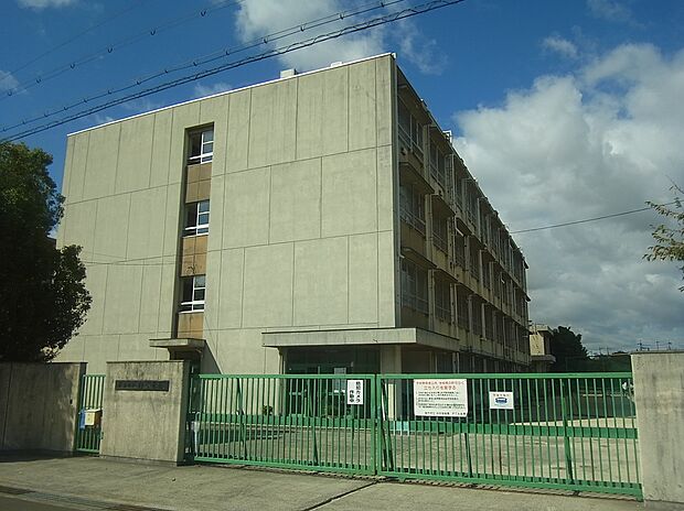 枚方市立杉中学校（約1,700m）