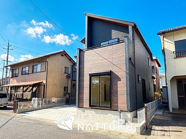 【現地写真(外観)】雨で汚れを落とし、耐久性・耐候性に優れた外壁を使用しています。