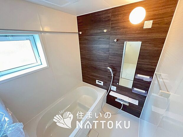 【現地写真（浴室）】浴室暖房乾燥機付き。１坪タイプで広々です。