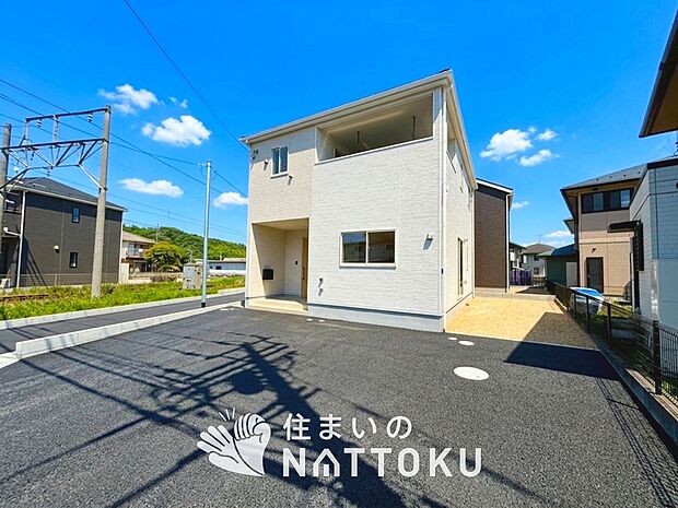 【現地写真(外観)【1号地】】雨で汚れを落とし、耐久性・耐候性に優れた外壁を使用しています。