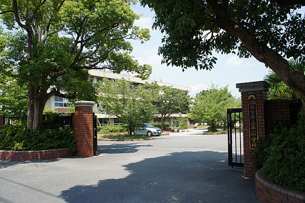 枚方市立第一中学校(約1,500m)
