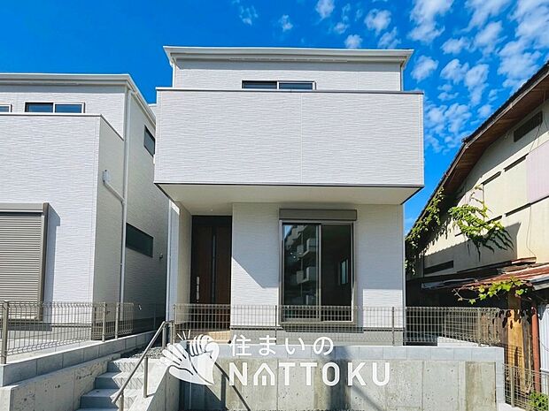 【現地写真(外観)【2号地】】断熱性、気密性を高める工夫で一年中ずっと心地よく暮らせる、高気密・高断熱です。