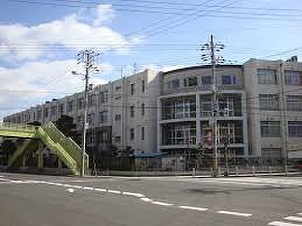 大阪市立新北野中学校(約750m)