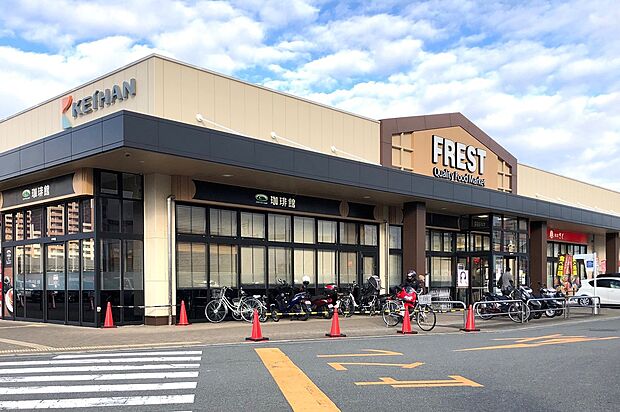 フレスト松井山手店(約1,400m)