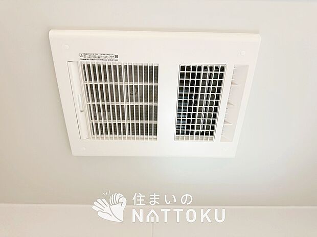【浴室暖房換気乾燥機】サイドブロー機能で、乾燥効率アップです。
サイドに吹き出しを搭載することにより浴室内を端まで循環する気流ができ、さらに省エネ性能がアップします。