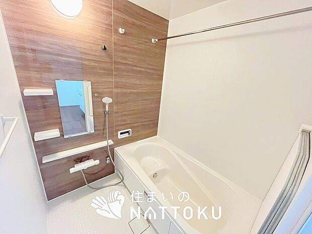 【現地写真（浴室）】浴室暖房乾燥機付き。１坪タイプで広々です。