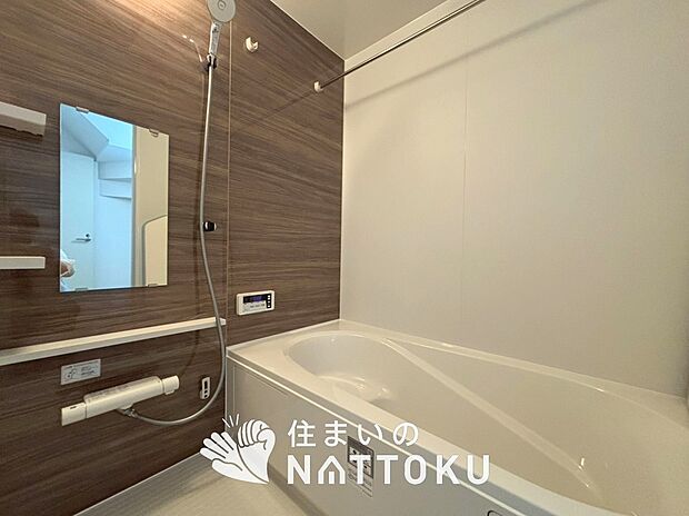 【現地写真(浴室)】浴室暖房乾燥機付き。1坪タイプで広々です。
