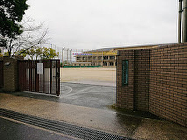 京都市立西賀茂中学校(約2,500m)