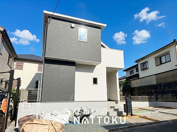 【現地写真(外観)】雨で汚れを落とし、耐久性・耐候性に優れた外壁を使用しています。