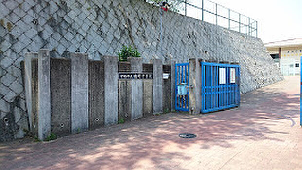 宇治市立広野中学校(約1,700m)