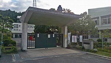 河内長野市立加賀田中学校 1000ｍ(徒歩13分)