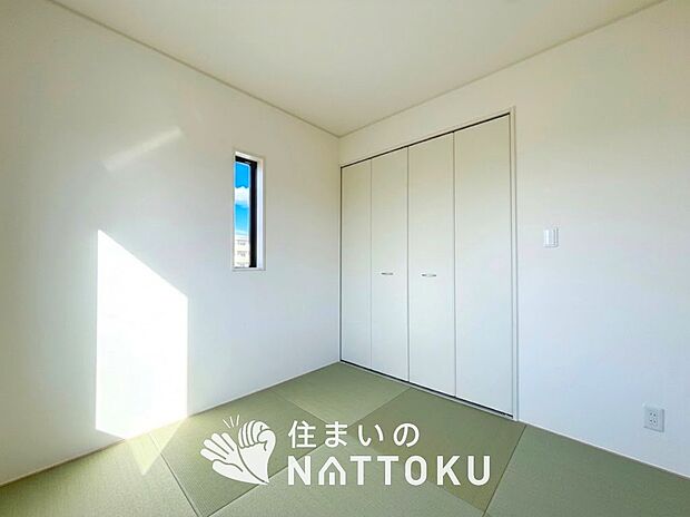 【現地写真（和室）】大壁仕様の新和室。くつろぎの空間です。