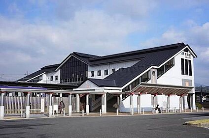 ＪＲ関西本線「加茂駅」 2000ｍ(徒歩25分)