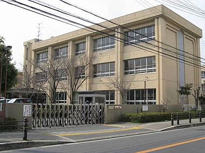 熊取町立中央小学校 700ｍ(徒歩9分)
