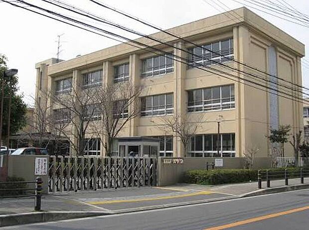 熊取町立中央小学校(約700m)