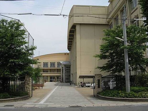 京都市立花山中学校（約640m）