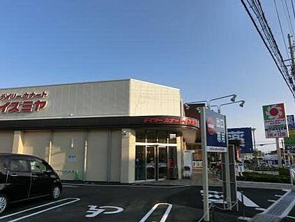デイリーカナートイズミヤ池田旭丘店 310ｍ(徒歩4分)