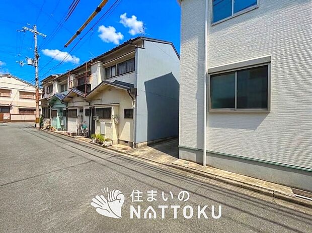 【現地写真(前道含む外観)】お引渡し後も無償の定期点検を行っており、暮らしの安心をお届けしています。