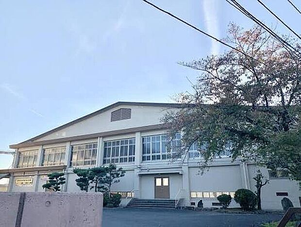 宇治市立北宇治中学校（約930m）