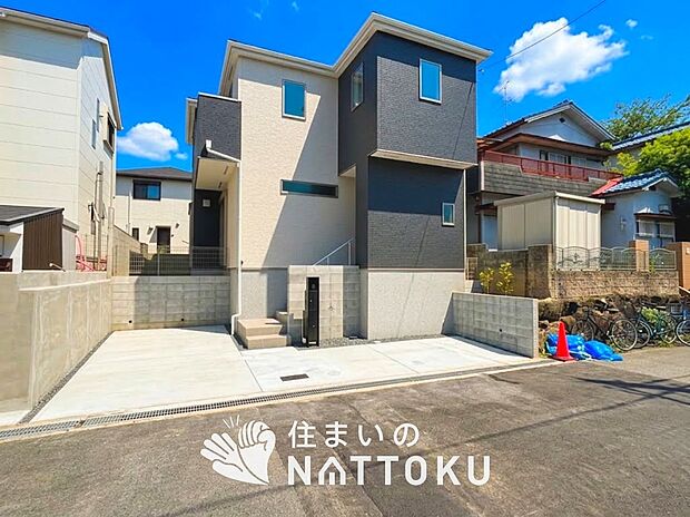 【現地写真（外観）】雨で汚れを落とし、耐久性・耐候性に優れた外壁を使用しています。