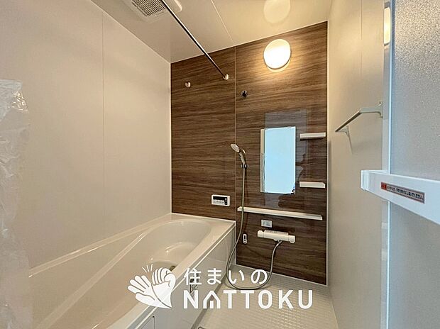 【現地写真(浴室)】浴室暖房乾燥機付き。1坪タイプで広々です。