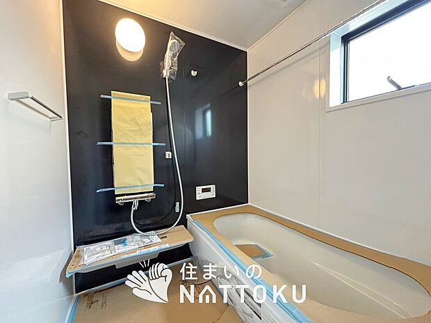 【現地写真(浴室)】浴室暖房乾燥機付き。1坪タイプで広々です。