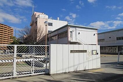 大阪狭山市立第三中学校 400ｍ(徒歩5分)