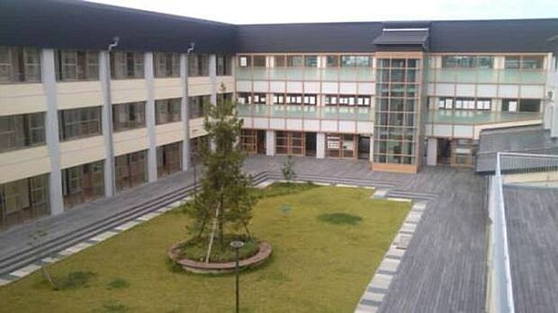 枚方市立第三中学校(約530m)