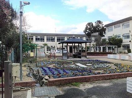 京都市立境谷小学校 400ｍ(徒歩5分)