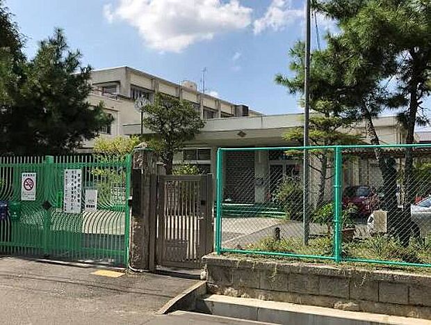 京田辺市立草内小学校(約1,000m)