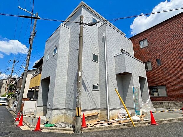 【現地写真(外観)】耐震等級最高「3」取得で基準の1.5倍の性能・耐震強度で安心できます。