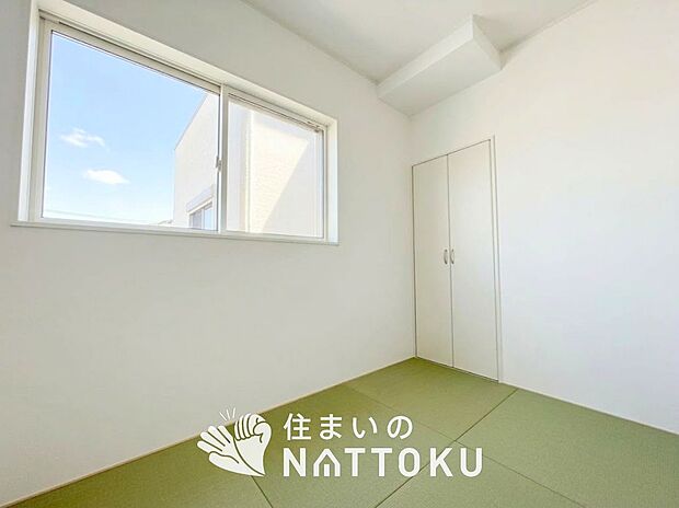【現地写真(和室)】大壁仕様の新和室。くつろぎの空間です。