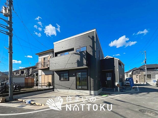 【現地写真（街並み）】がっしりとした骨組で安心、建築基準法で定められた壁量の１.３倍を確保しています。