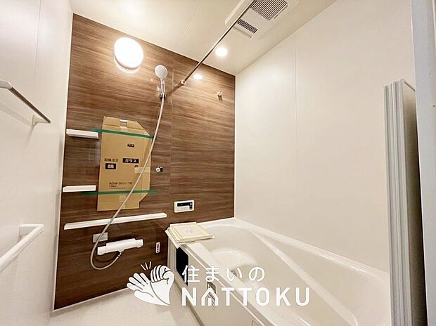 【現地写真(浴室)】浴室暖房乾燥機付き。1坪タイプで広々です。